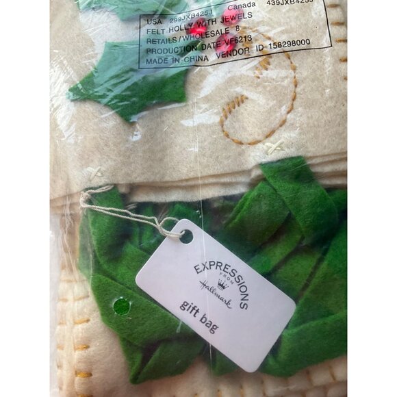 New Hallmark Expressions Christmas Holiday Paxk of 18 Felt Gift Bags 18 6.5"x6" - Picture 2 of 7